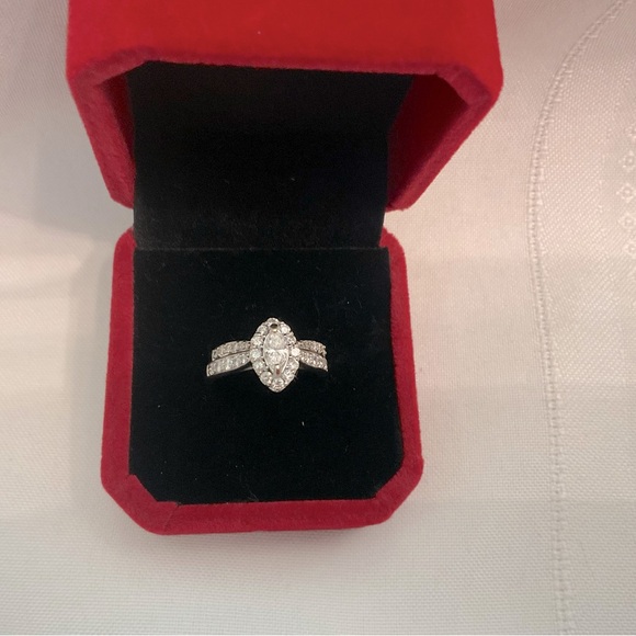 Spectacular Marquise Diamond Wedding Ring Set. Make Offer. Gorgeous! - Picture 5 of 12